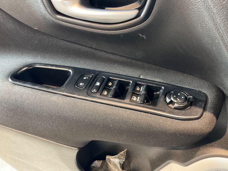 Jeep Renegade 1.6 Sport FWD 2018 – снимка 31