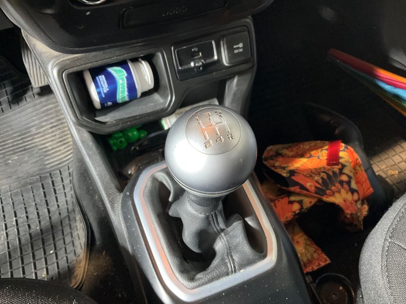 Jeep Renegade 1.6 Sport FWD 2018 – снимка 29