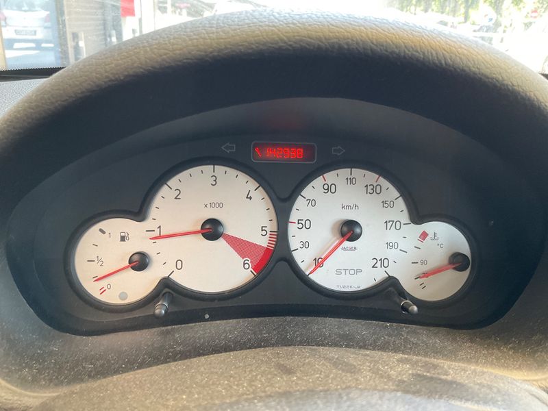Peugeot 206 1.4 HDi X-Line Refri 2004 – снимка 4