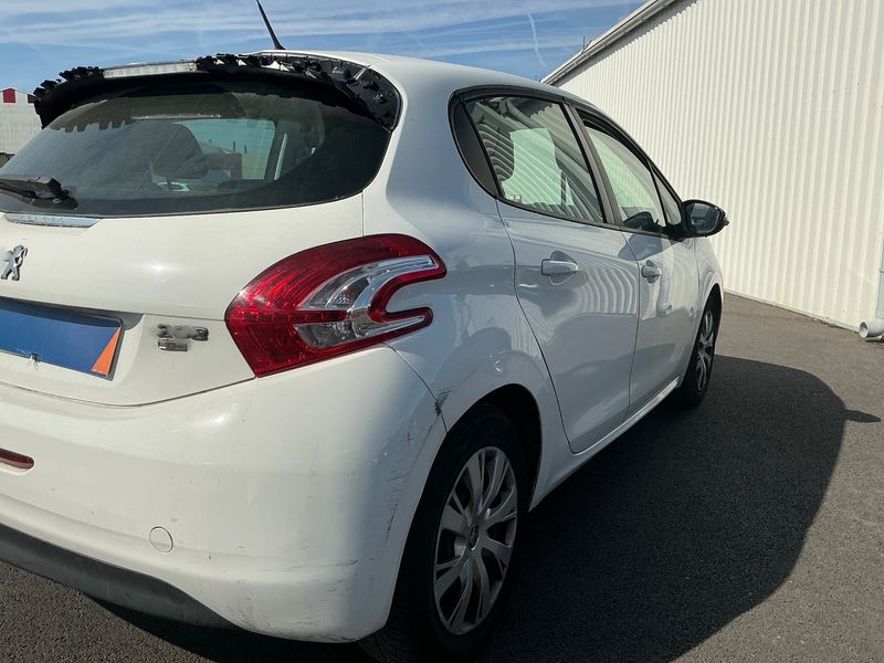 Peugeot 208 1.6 HDi Active Auto Ecole 2015 – снимка 8