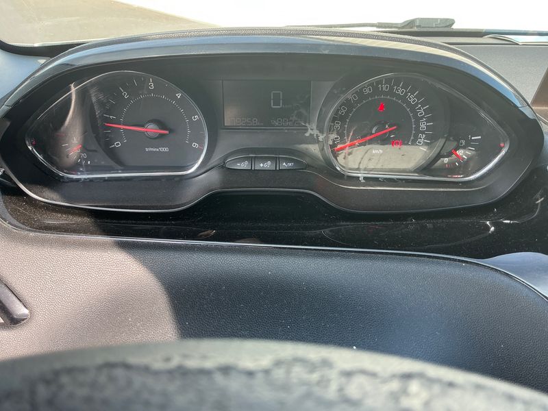 Peugeot 208 1.6 HDi Active Auto Ecole 2015 – снимка 18