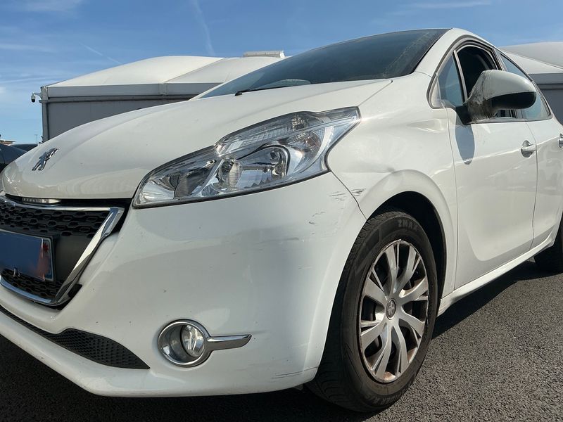 Peugeot 208 1.6 HDi Active Auto Ecole 2015 – снимка 2