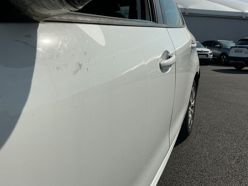 Peugeot 208 1.6 HDi Active Auto Ecole 2015 – снимка 29