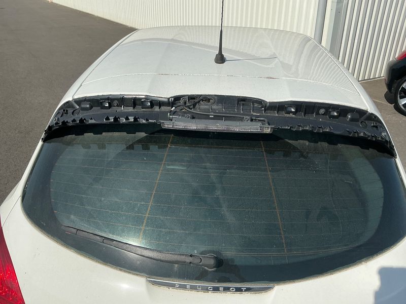 Peugeot 208 1.6 HDi Active Auto Ecole 2015 – снимка 45