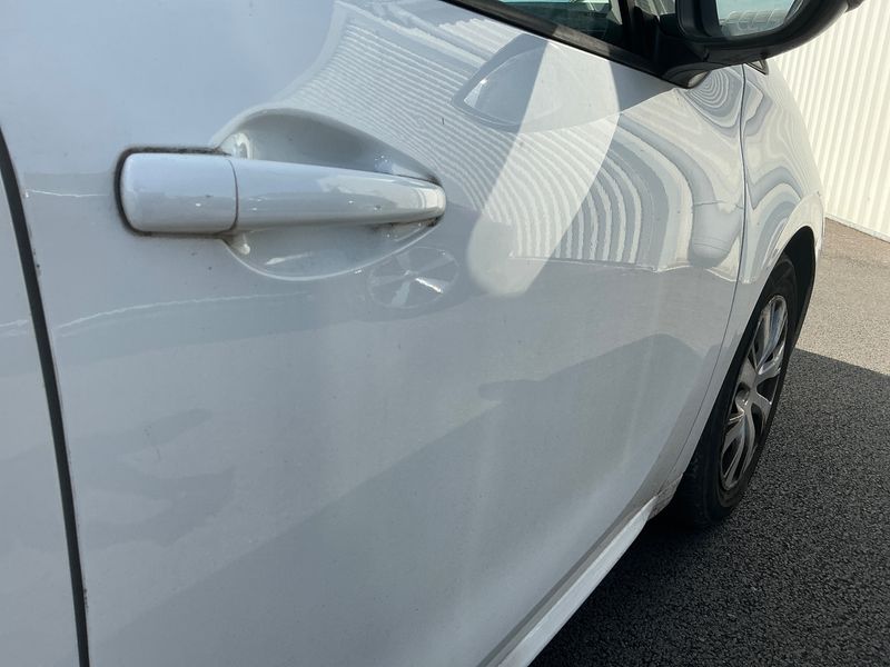 Peugeot 208 1.6 HDi Active Auto Ecole 2015 – снимка 26