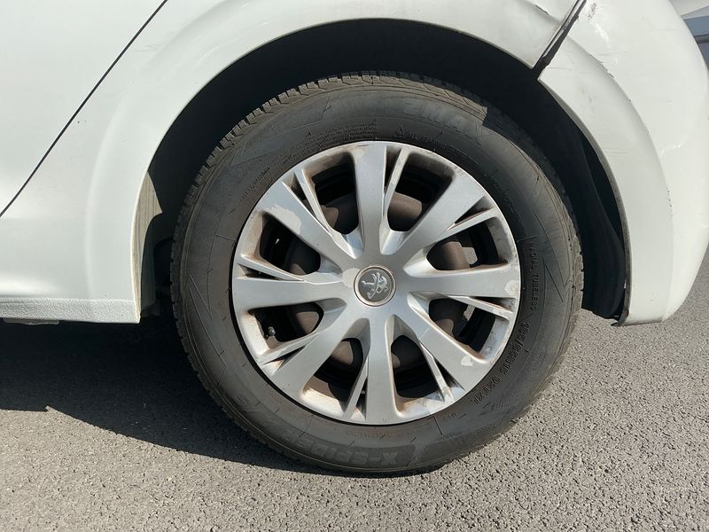 Peugeot 208 1.6 HDi Active Auto Ecole 2015 – снимка 5