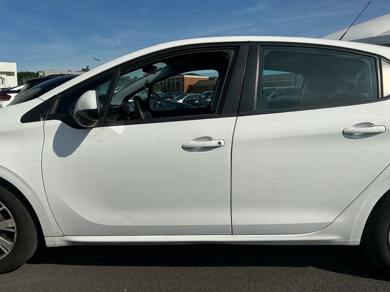 Peugeot 208 1.6 HDi Active Auto Ecole 2015 – снимка 4