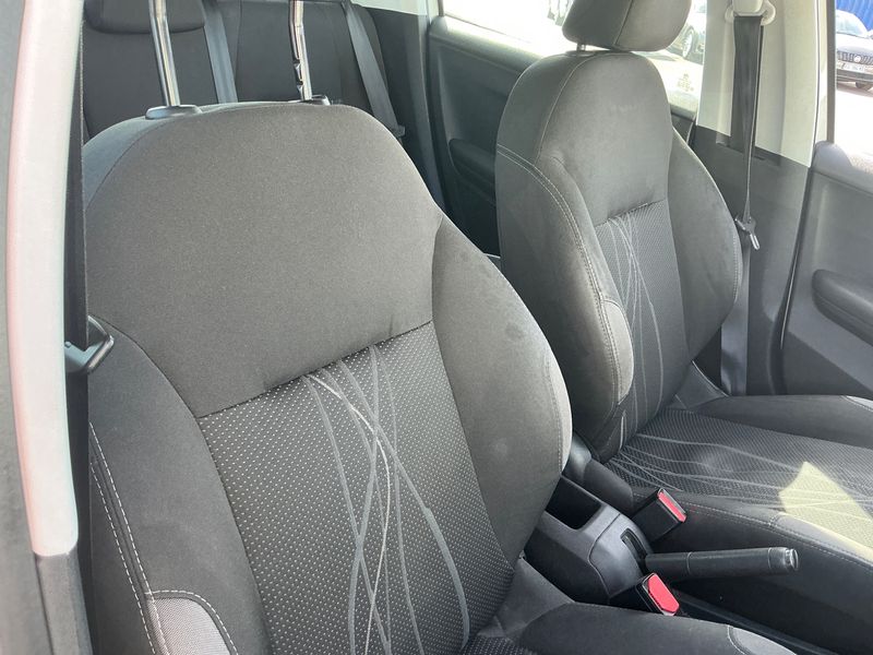 Peugeot 208 1.6 HDi Active Auto Ecole 2015 – снимка 37