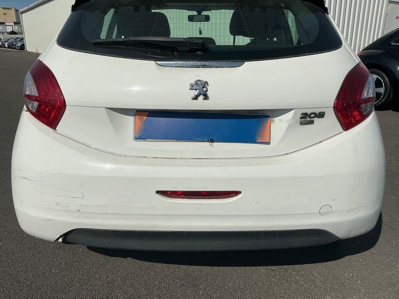 Peugeot 208 1.6 HDi Active Auto Ecole 2015 – снимка 42