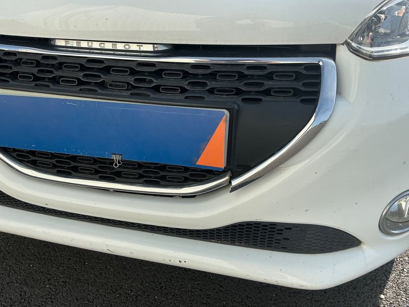 Peugeot 208 1.6 HDi Active Auto Ecole 2015 – снимка 46