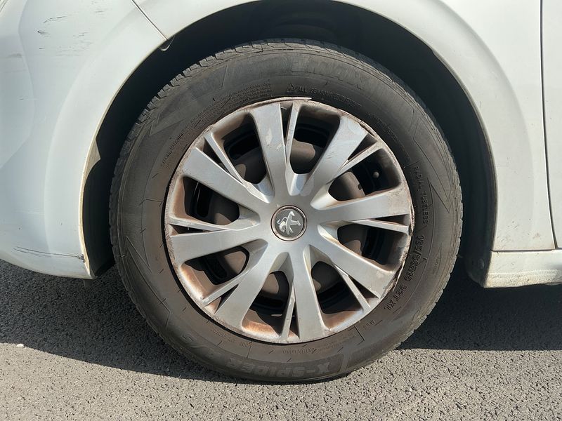 Peugeot 208 1.6 HDi Active Auto Ecole 2015 – снимка 3