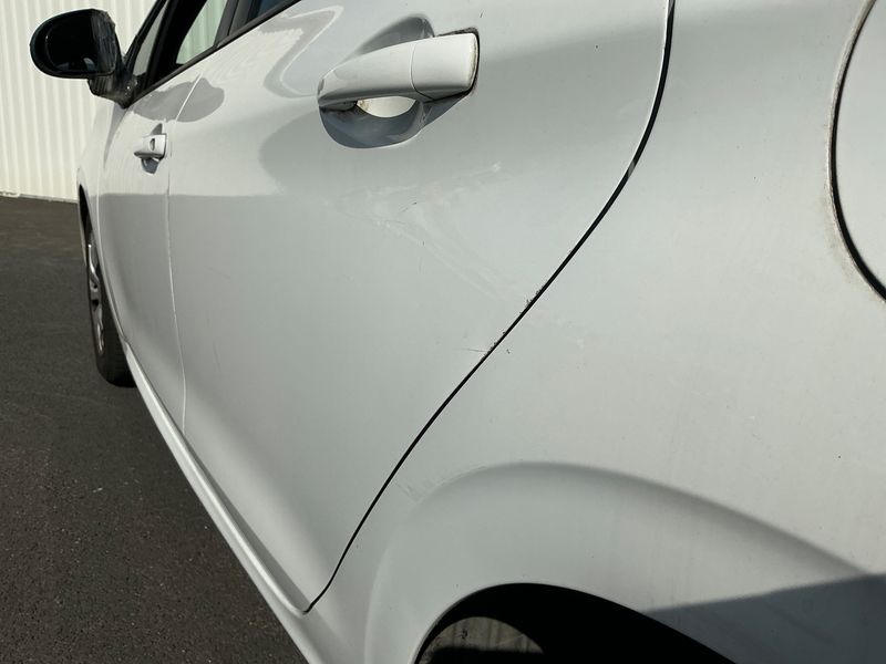 Peugeot 208 1.6 HDi Active Auto Ecole 2015 – снимка 31