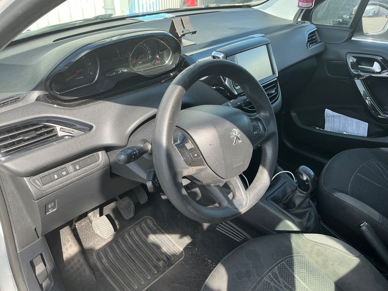 Peugeot 208 1.6 HDi Active Auto Ecole 2015 – снимка 39