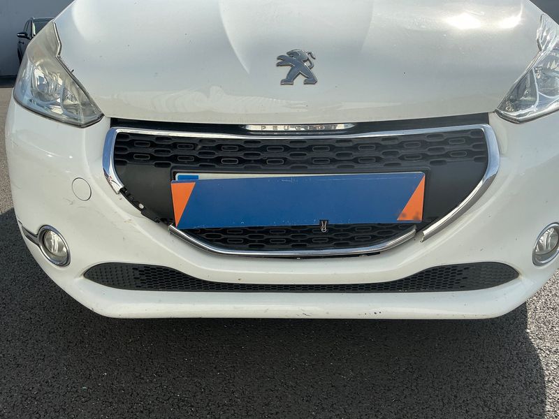 Peugeot 208 1.6 HDi Active Auto Ecole 2015 – снимка 49