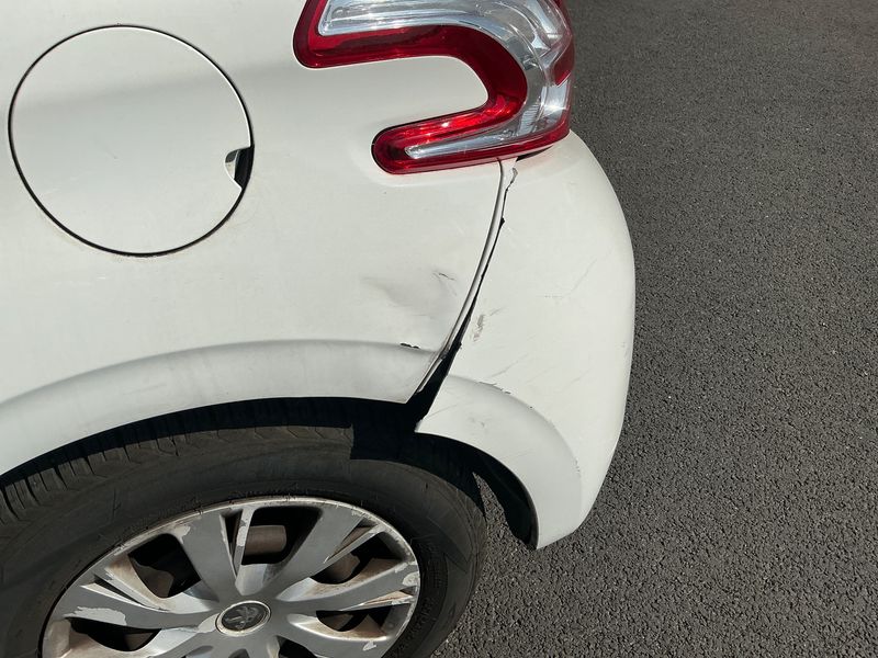 Peugeot 208 1.6 HDi Active Auto Ecole 2015 – снимка 44
