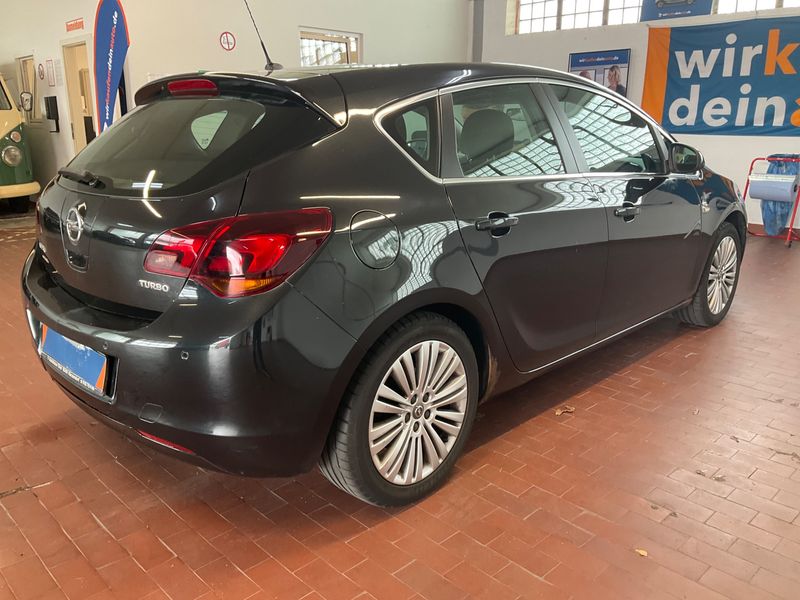 Opel Astra 1.4 Turbo Sport 2011 – снимка 2