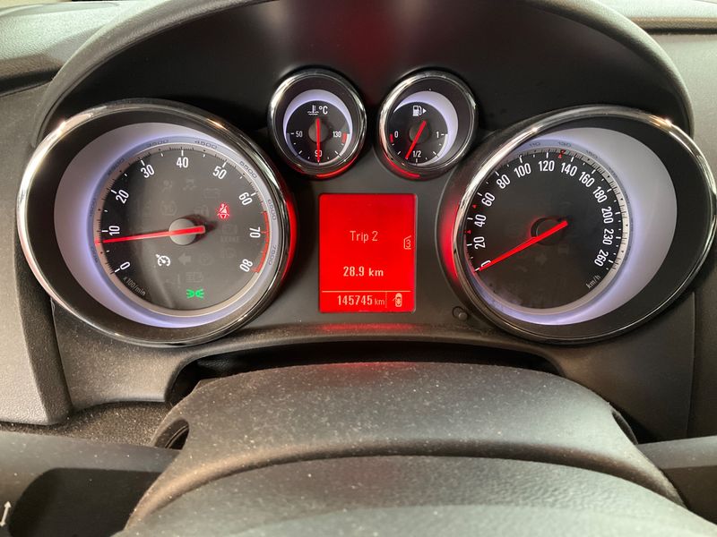 Opel Astra 1.4 Turbo Sport 2011 – снимка 4