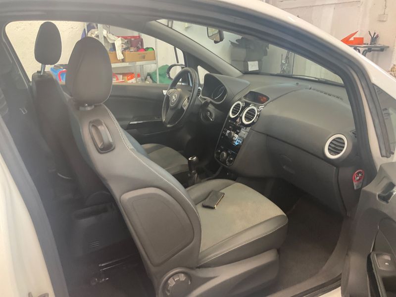 Opel Corsa 1.4 Limited Edition 2009 – снимка 3