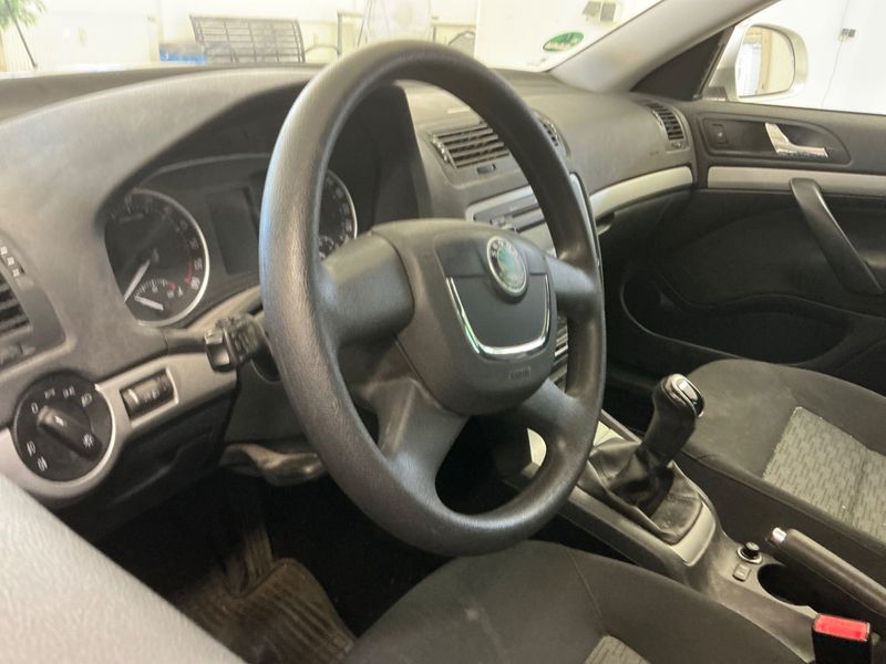 Skoda Octavia 1.6 TDI Ambition 2013 – снимка 28