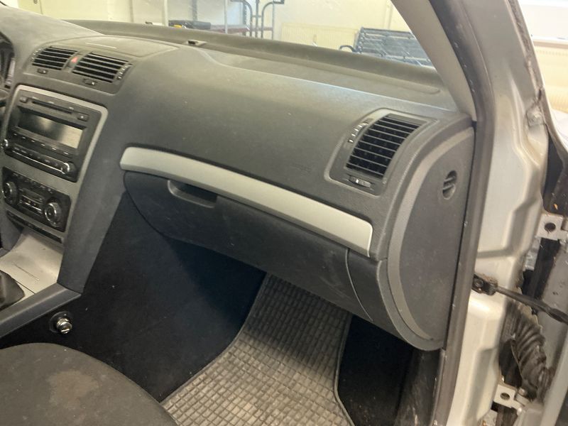 Skoda Octavia 1.6 TDI Ambition 2013 – снимка 24