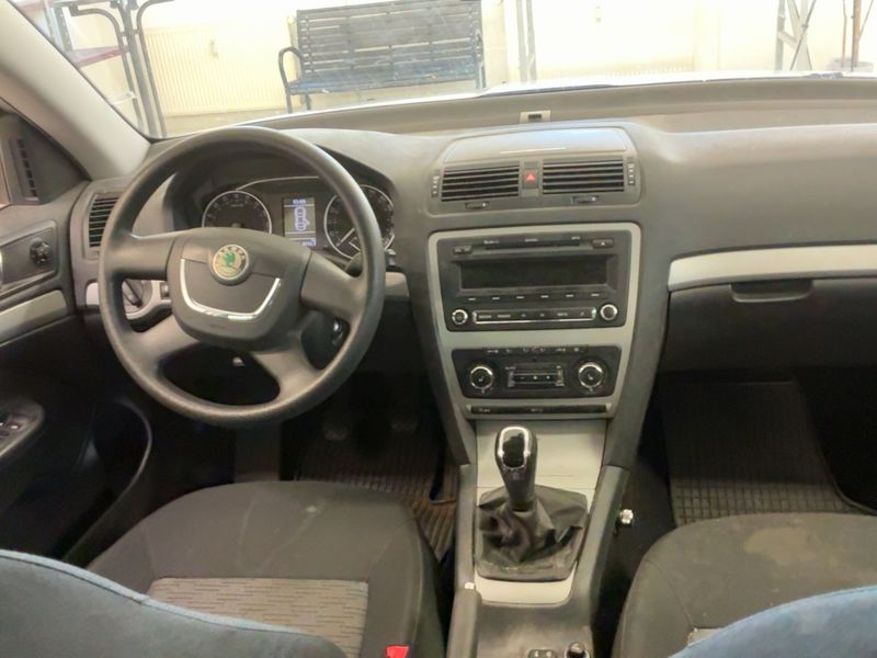 Skoda Octavia 1.6 TDI Ambition 2013 – снимка 18