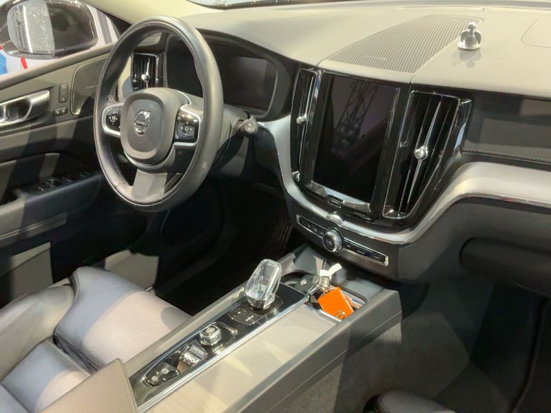 Volvo XC60 2.0 B5 Diesel Mild-Hybrid Inscription AWD 2021 – снимка 18