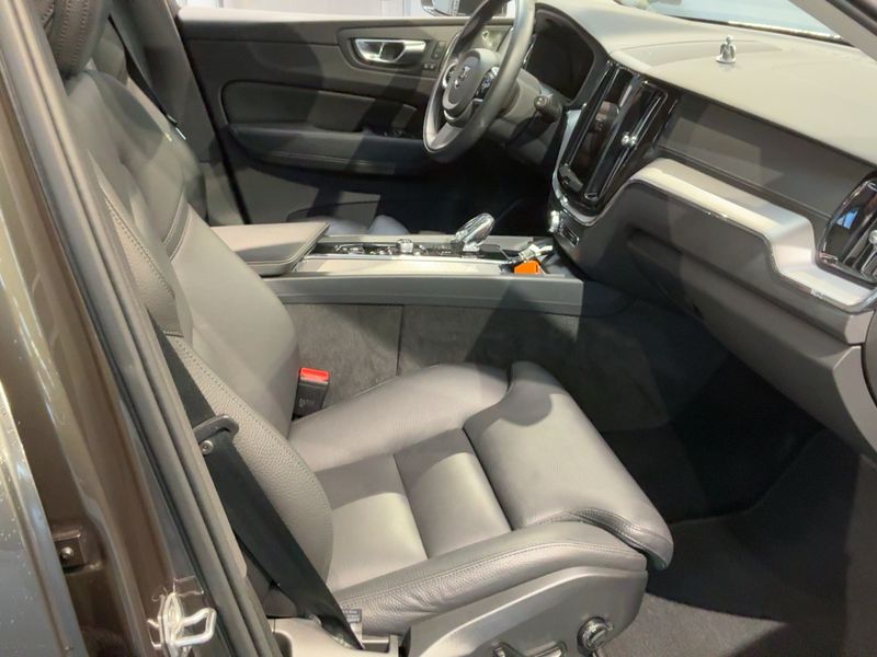 Volvo XC60 2.0 B5 Diesel Mild-Hybrid Inscription AWD 2021 – снимка 17