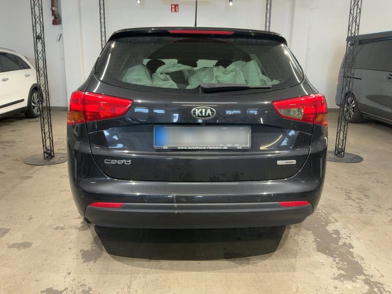 Kia cee'd 1.6 CRDi Dream Team 2015 – снимка 7