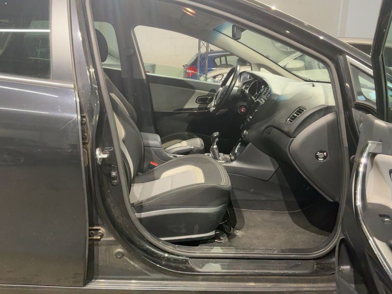 Kia cee'd 1.6 CRDi Dream Team 2015 – снимка 17