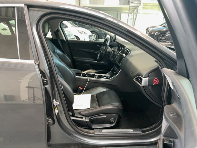 Jaguar XE 20d Prestige 2018 – снимка 16