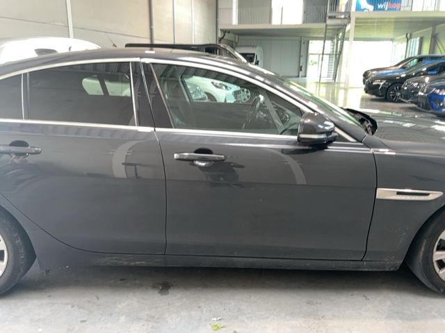 Jaguar XE 20d Prestige 2018 – снимка 10