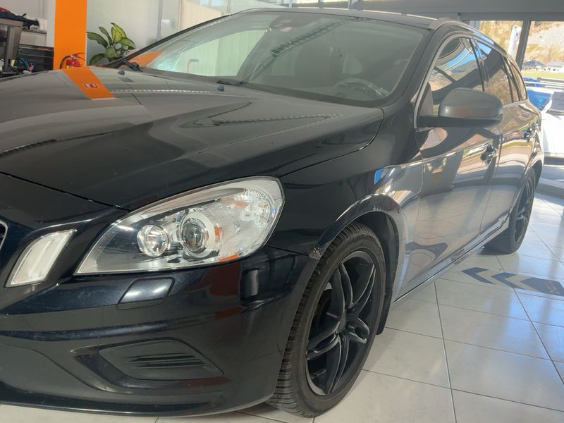 Volvo V60 2.0 D4 R-Design 2011 – снимка 2