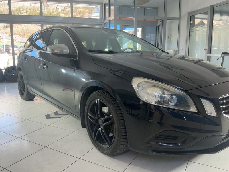 Volvo V60 2.0 D4 R-Design 2011 – снимка 12