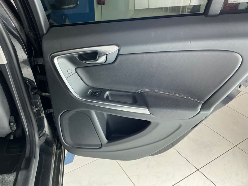 Volvo V60 2.0 D4 R-Design 2011 – снимка 51