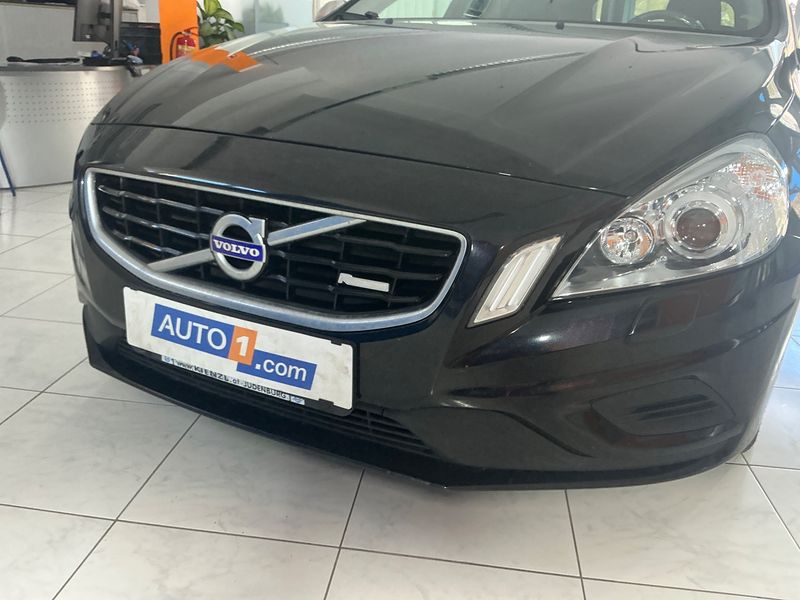 Volvo V60 2.0 D4 R-Design 2011 – снимка 67