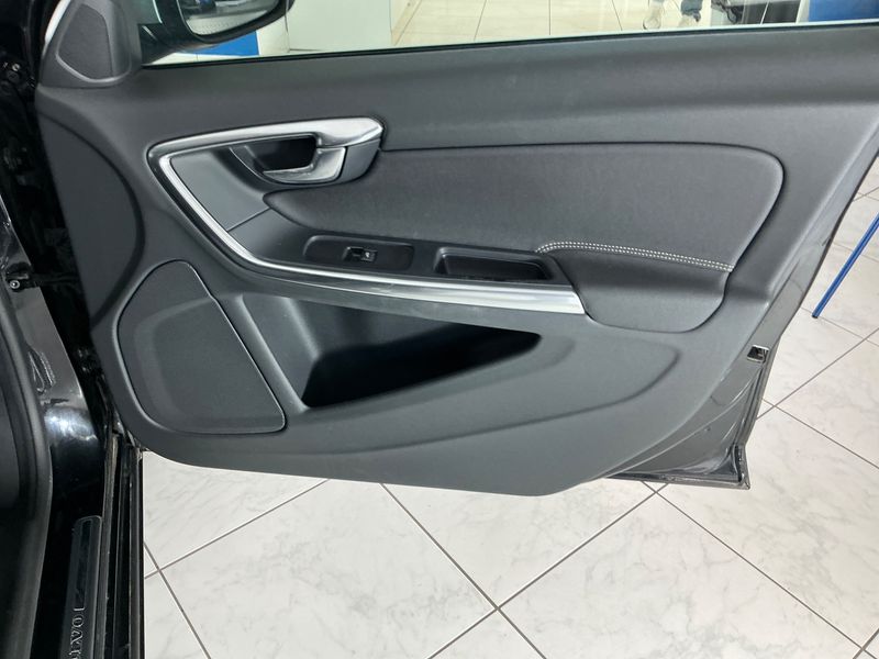 Volvo V60 2.0 D4 R-Design 2011 – снимка 53