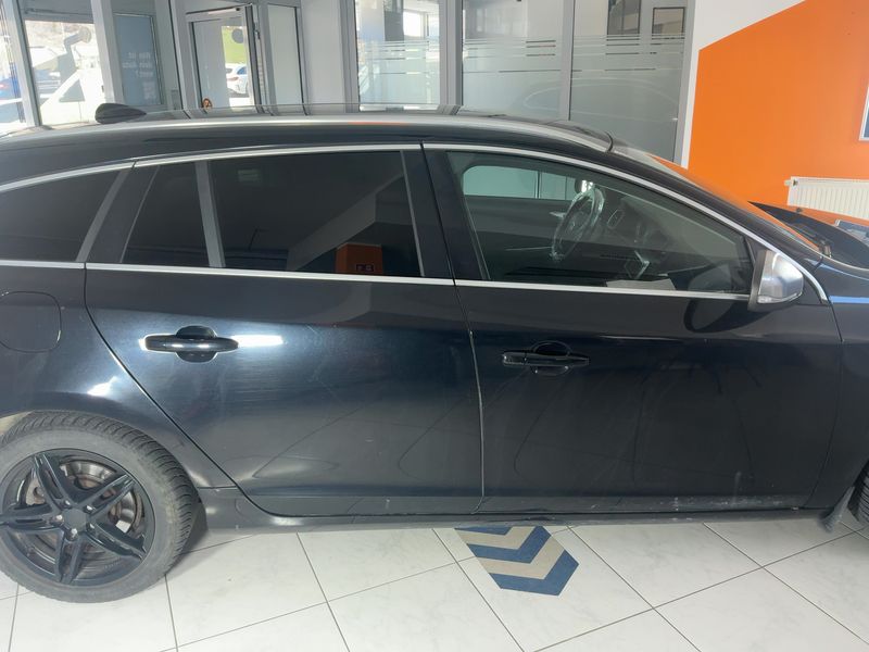 Volvo V60 2.0 D4 R-Design 2011 – снимка 10