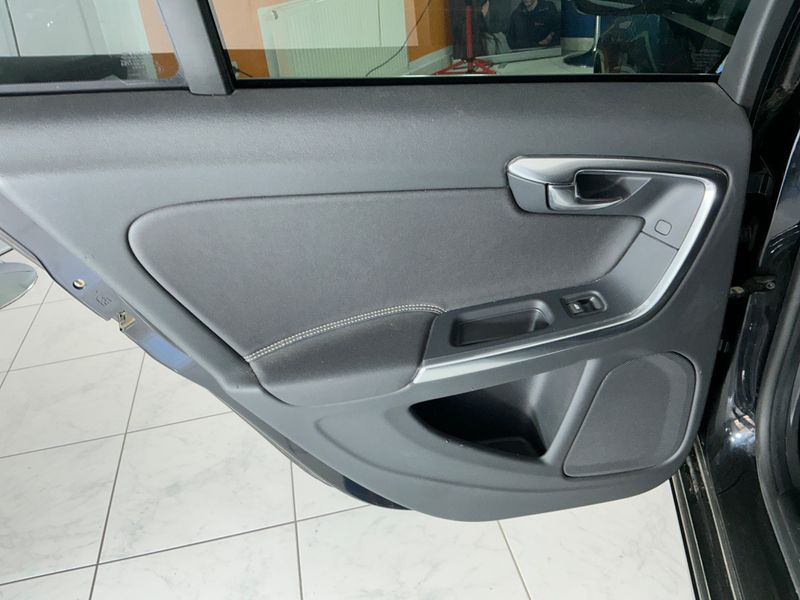 Volvo V60 2.0 D4 R-Design 2011 – снимка 49