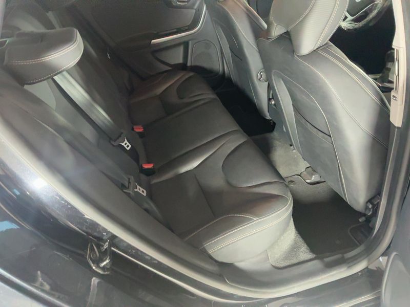 Volvo V60 2.0 D4 R-Design 2011 – снимка 20