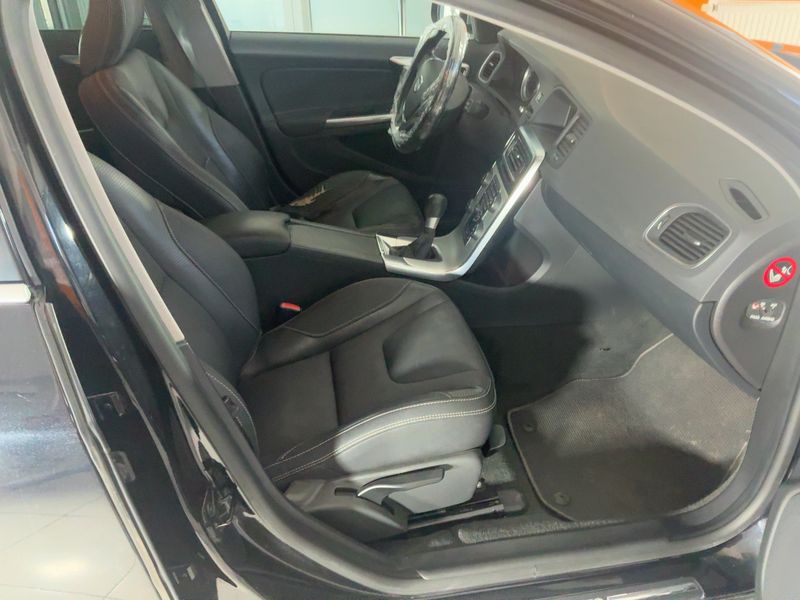 Volvo V60 2.0 D4 R-Design 2011 – снимка 17