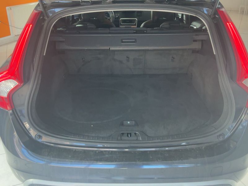 Volvo V60 2.0 D4 R-Design 2011 – снимка 16