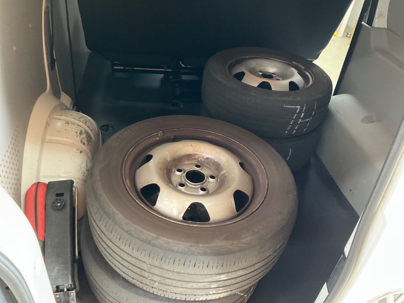 Volkswagen T6 Kombi 2.0 TDI 4Motion 2016 – снимка 15