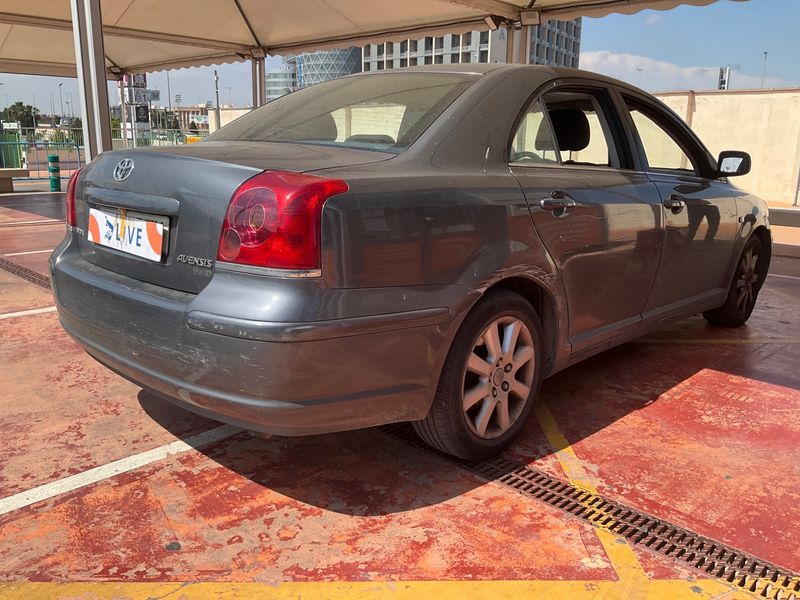 Toyota Avensis 2.2 D-4D Sol 2006 – снимка 2