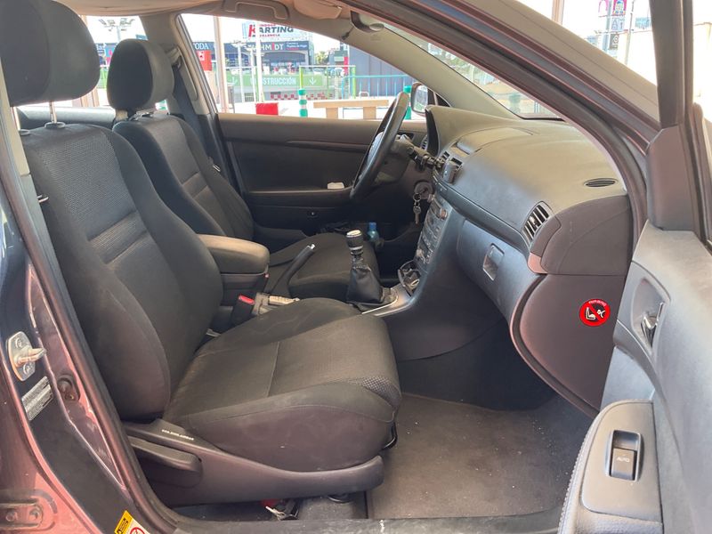 Toyota Avensis 2.2 D-4D Sol 2006 – снимка 3