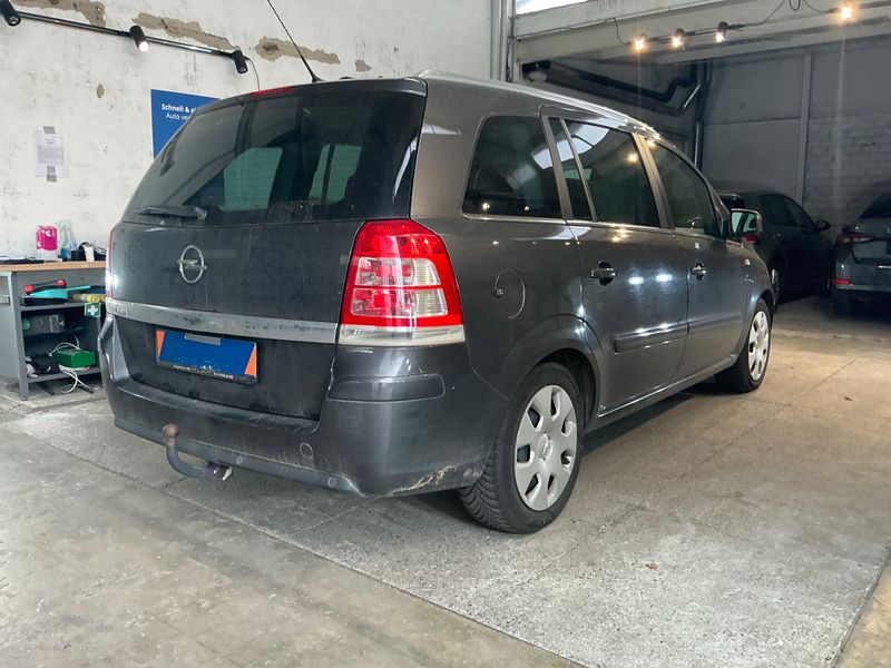 Opel Zafira 1.8 Family Plus 2012 – снимка 2