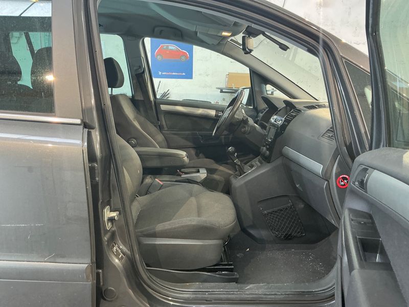 Opel Zafira 1.8 Family Plus 2012 – снимка 3