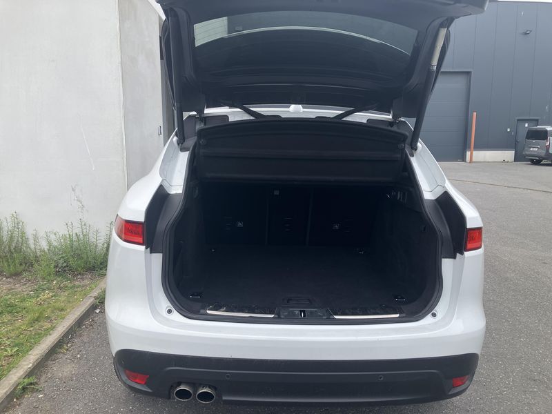 Jaguar F-Pace 20d Prestige AWD 2018 – снимка 15
