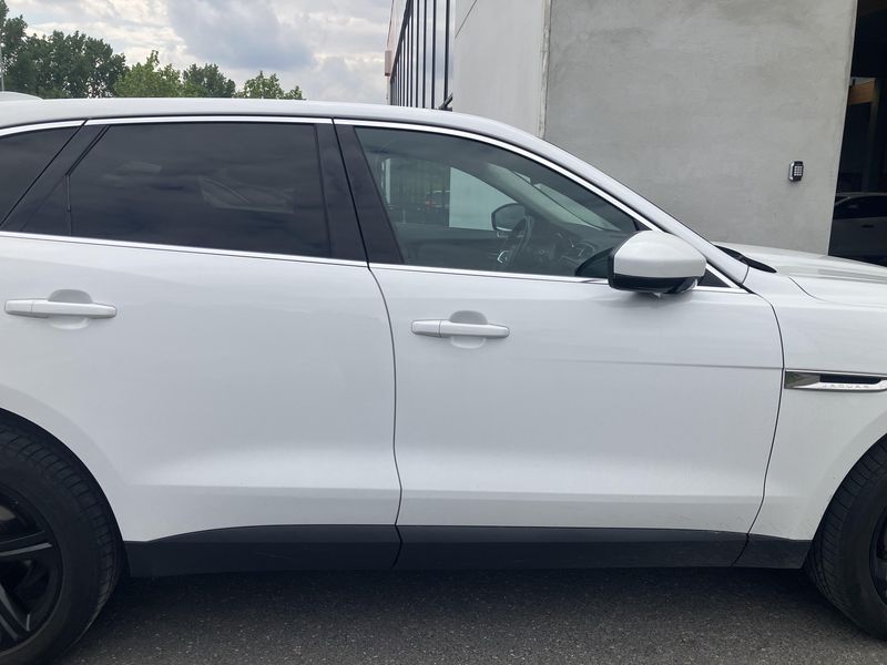 Jaguar F-Pace 20d Prestige AWD 2018 – снимка 10