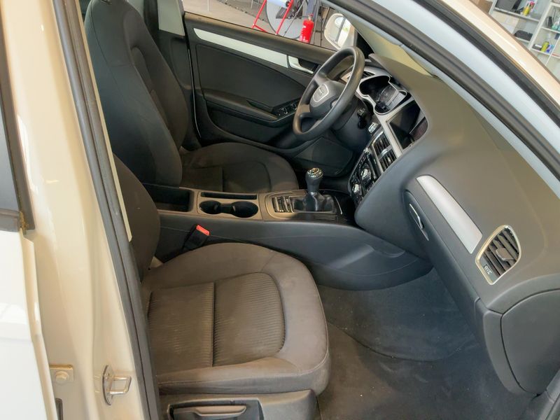 Audi A4 2.0 TDI ultra Attraction 2015 – снимка 11
