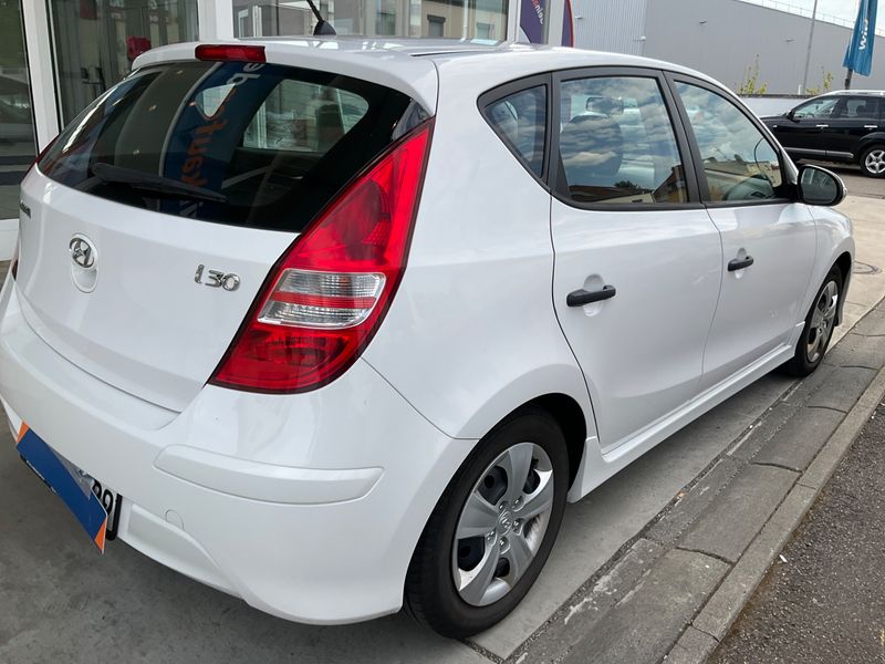 Hyundai i30 1.4 Classic 2012 – снимка 2